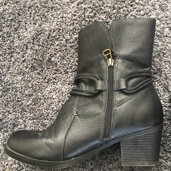 Sporto Shoes - Classy black heeled boots